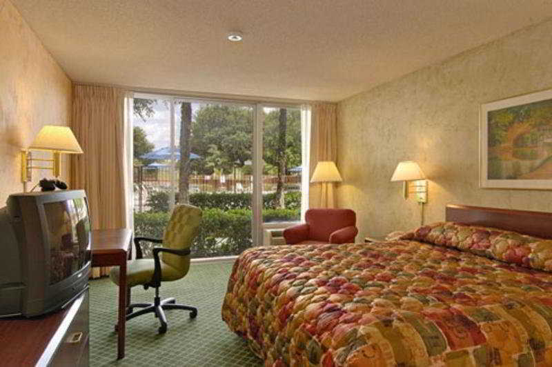 Staybridge Suites Dallas Market Ctr Love Field, An Ihg Hotel Chambre photo